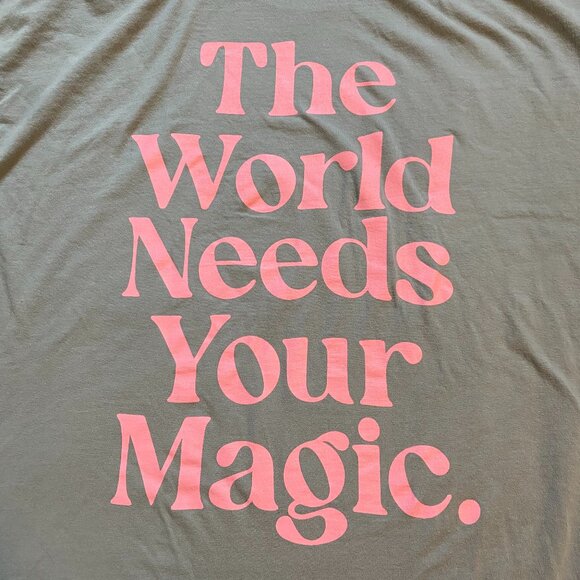 The World Needs Your Magic Oversized Tee in Stone Grey L/XL - Picture 2 of 4